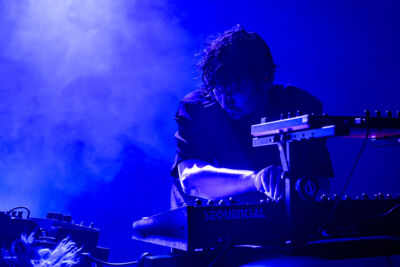 Ão @ BOXX42, picture 2, photographed by Anoek Houben - FrontView Magazine