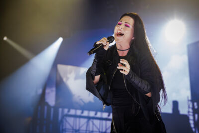 Evanescence @ Vorst Nationaal, picture 7, photographed by Wim Sunnaert - FrontView Magazine