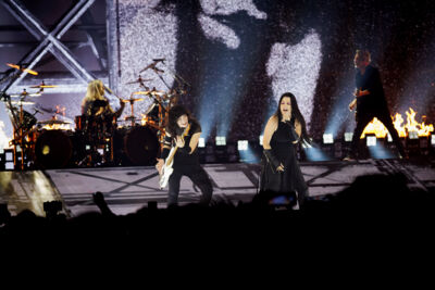 Evanescence @ Vorst Nationaal, picture 22, photographed by Wim Sunnaert - FrontView Magazine