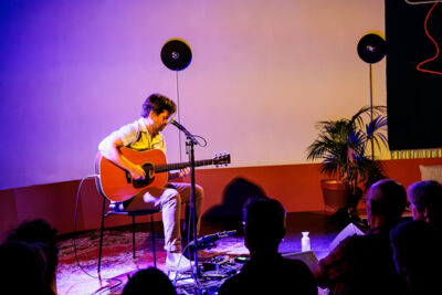 Sorren Maclean @ Amor, picture 11, photographed by Peter Smet - FrontView Magazine