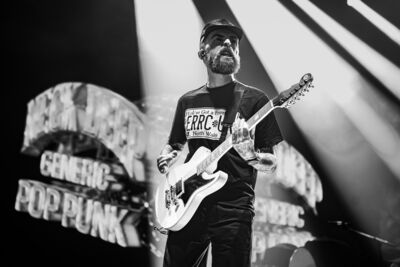 Neck Deep @ Vorst Nationaal, picture 5, photographed by Anoek Houben - FrontView Magazine