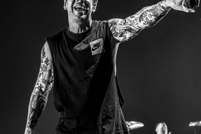 Simple Plan @ Vorst Nationaal, picture 5, photographed by Anoek Houben - FrontView Magazine