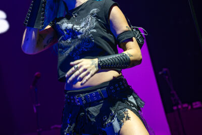 Charlotte Sands @ Vorst Nationaal, picture 1, photographed by Anoek Houben - FrontView Magazine