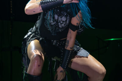Charlotte Sands @ Vorst Nationaal, picture 3, photographed by Anoek Houben - FrontView Magazine