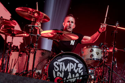 Simple Plan @ Vorst Nationaal, picture 3, photographed by Anoek Houben - FrontView Magazine