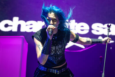 Charlotte Sands @ Vorst Nationaal, picture 6, photographed by Anoek Houben - FrontView Magazine