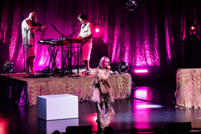 Alice On The Roof @ Koninklijk Circus, picture 2, photographed by Jürgen Bruynooghe - FrontView Magazine