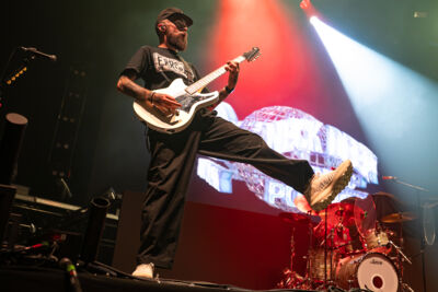 Neck Deep @ Vorst Nationaal, picture 3, photographed by Anoek Houben - FrontView Magazine