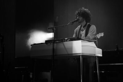 FKJ @ De Roma, picture 8, photographed by Luca Depuydt - FrontView Magazine