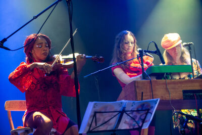 Stef Kamil Carlens & The Poem @Handelsbeurs Gent, foto 13, foto's door Raf Van Daele - FrontView Magazine