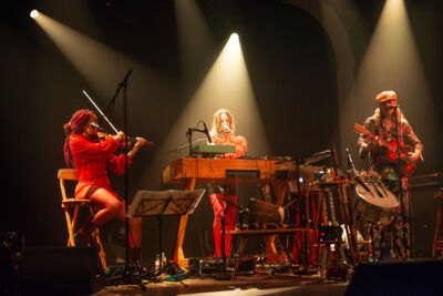 Stef Kamil Carlens & The Poem @Handelsbeurs Gent, foto 1, foto's door Raf Van Daele - FrontView Magazine