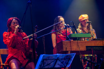 Stef Kamil Carlens & The Poem @Handelsbeurs Gent, foto 11, foto's door Raf Van Daele - FrontView Magazine
