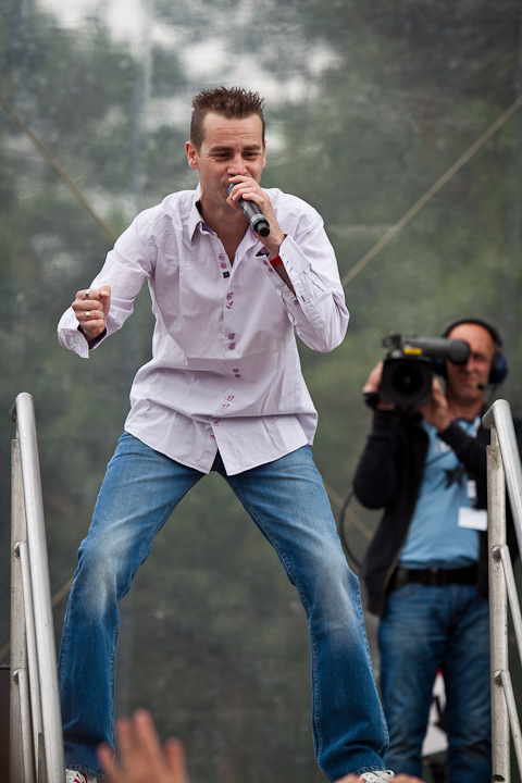 Sam gooris @ Pennenzakkenrock editie 2013, picture 3, photographed by Carine Wouters - FrontView Magazine