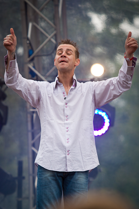 Sam gooris @ Pennenzakkenrock editie 2013, picture 8, photographed by Carine Wouters - FrontView Magazine