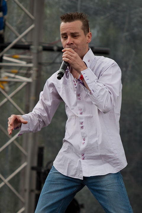 Sam gooris @ Pennenzakkenrock editie 2013, picture 9, photographed by Carine Wouters - FrontView Magazine