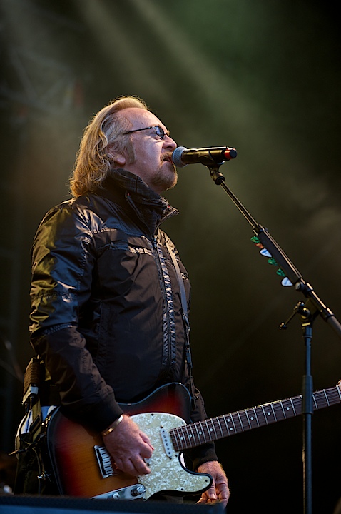 Umberto Tozzi Genk on Stage 2013, picture 3, photographed by James Van Roosbroeck - FrontView Magazine