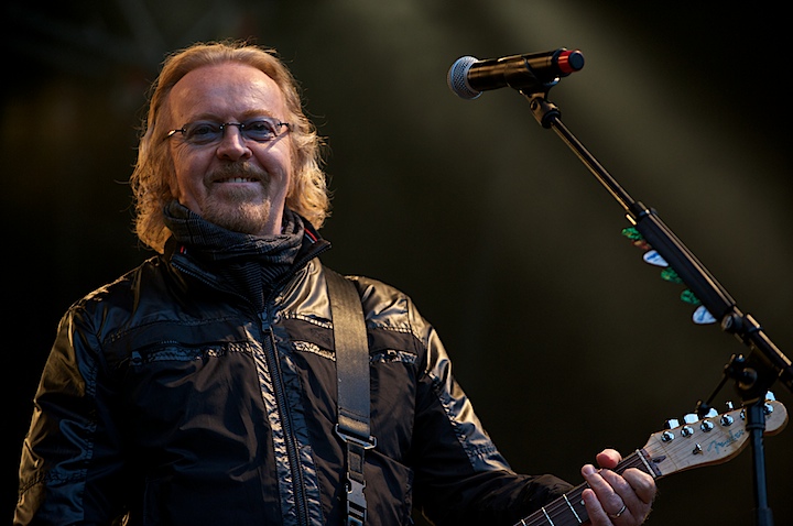 Umberto Tozzi Genk on Stage 2013, picture 4, photographed by James Van Roosbroeck - FrontView Magazine