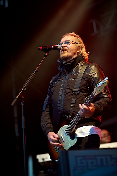 Umberto Tozzi Genk on Stage 2013, picture 7, photographed by James Van Roosbroeck - FrontView Magazine