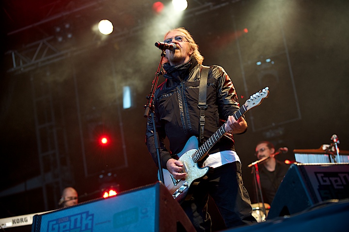 Umberto Tozzi Genk on Stage 2013, picture 14, photographed by James Van Roosbroeck - FrontView Magazine