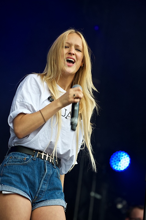 Jill Shaw Genk on Stage 2013, picture 10, photographed by James Van Roosbroeck - FrontView Magazine