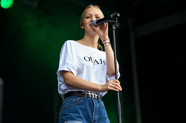 Jill Shaw Genk on Stage 2013, picture 19, photographed by James Van Roosbroeck - FrontView Magazine