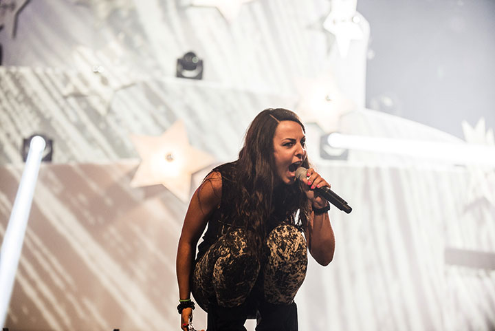 Q-Music De Foute Party 2013: podia, picture 4, photographed by Jonas Wallecan - FrontView Magazine