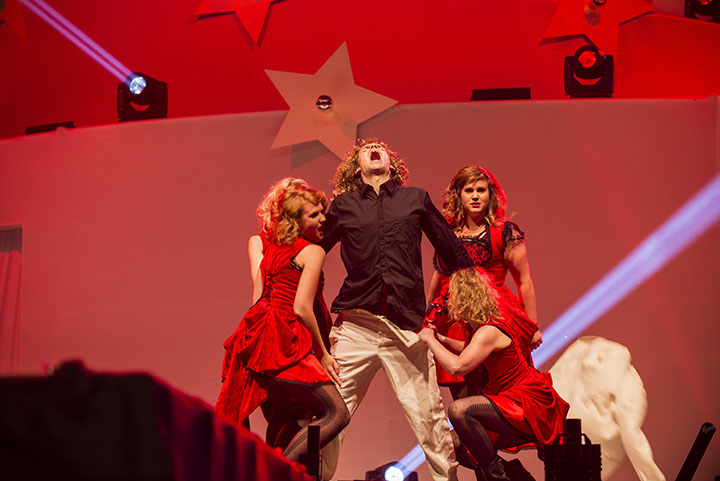 Q-Music De Foute Party 2013: podia, picture 20, photographed by Jonas Wallecan - FrontView Magazine