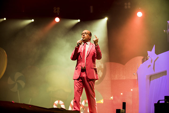 Q-Music De Foute Party 2013: podia, picture 30, photographed by Jonas Wallecan - FrontView Magazine