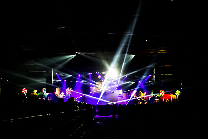 Q-Music De Foute Party 2013: podia, picture 34, photographed by Jonas Wallecan - FrontView Magazine