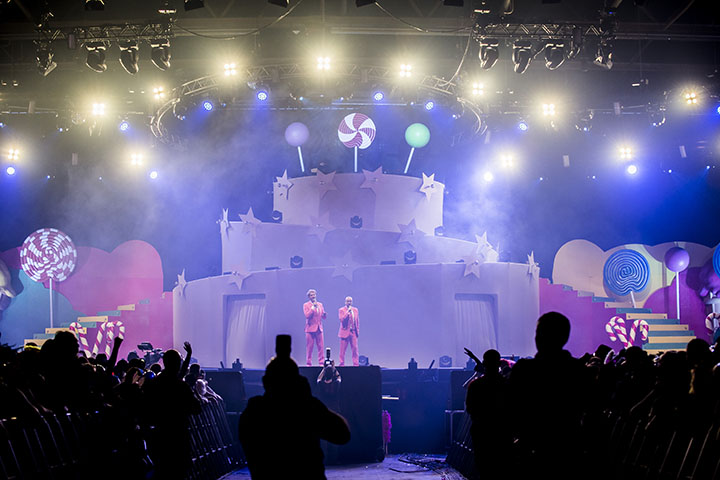 Q-Music De Foute Party 2013: podia, picture 36, photographed by Jonas Wallecan - FrontView Magazine