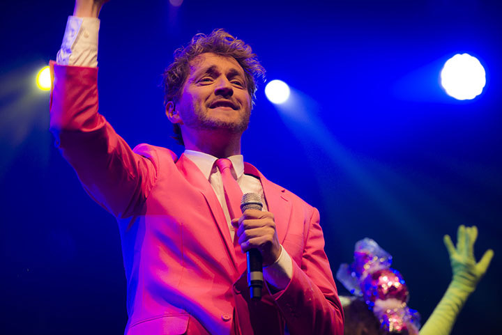 Q-Music De Foute Party 2013: podia, picture 37, photographed by Jonas Wallecan - FrontView Magazine