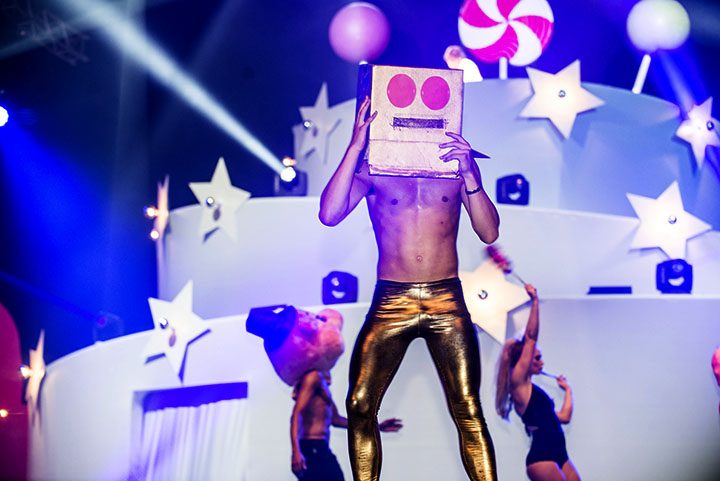Q-Music De Foute Party 2013: podia, picture 38, photographed by Jonas Wallecan - FrontView Magazine