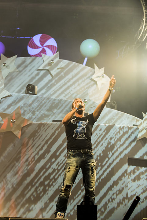 Q-Music De Foute Party 2013: podia, picture 39, photographed by Jonas Wallecan - FrontView Magazine