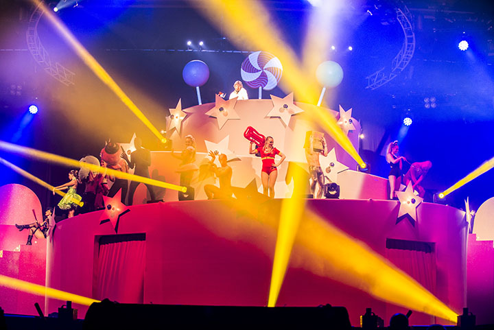 Q-Music De Foute Party 2013: podia, picture 45, photographed by Jonas Wallecan - FrontView Magazine