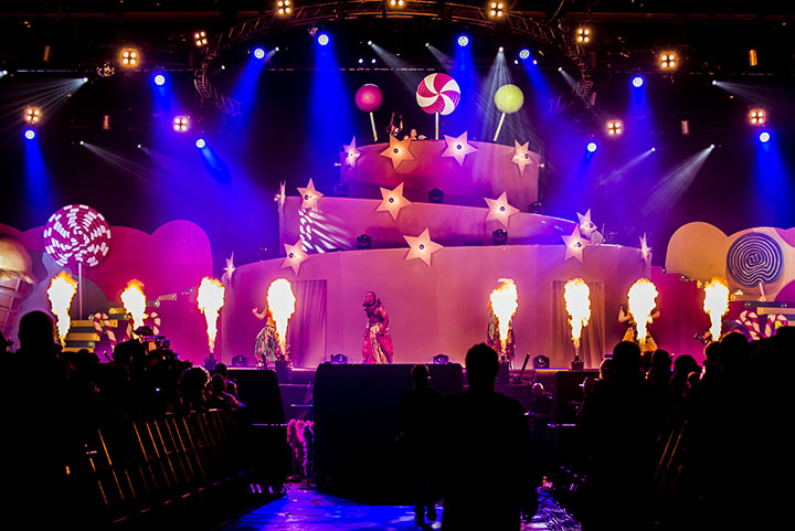 Q-Music De Foute Party 2013: podia, picture 60, photographed by Jonas Wallecan - FrontView Magazine