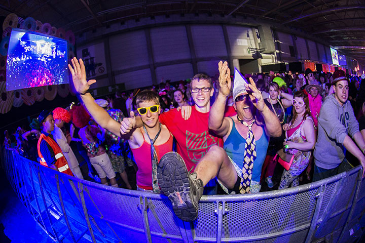 Q-Music De Foute Party 2013 : sfeer, picture 7, photographed by Jonas Wallecan - FrontView Magazine