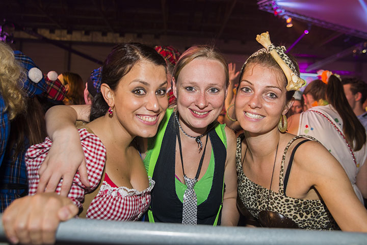 Q-Music De Foute Party 2013 : sfeer, picture 10, photographed by Jonas Wallecan - FrontView Magazine