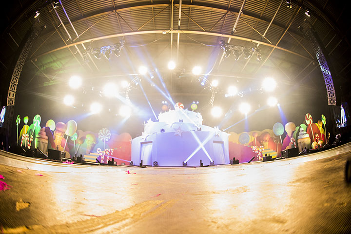 Q-Music De Foute Party 2013 : sfeer, picture 18, photographed by Jonas Wallecan - FrontView Magazine