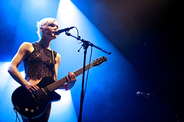 Trixie Whitley Genk on Stage 2013, picture 2, photographed by James Van Roosbroeck - FrontView Magazine