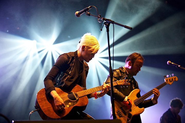 Trixie Whitley Genk on Stage 2013, picture 4, photographed by James Van Roosbroeck - FrontView Magazine