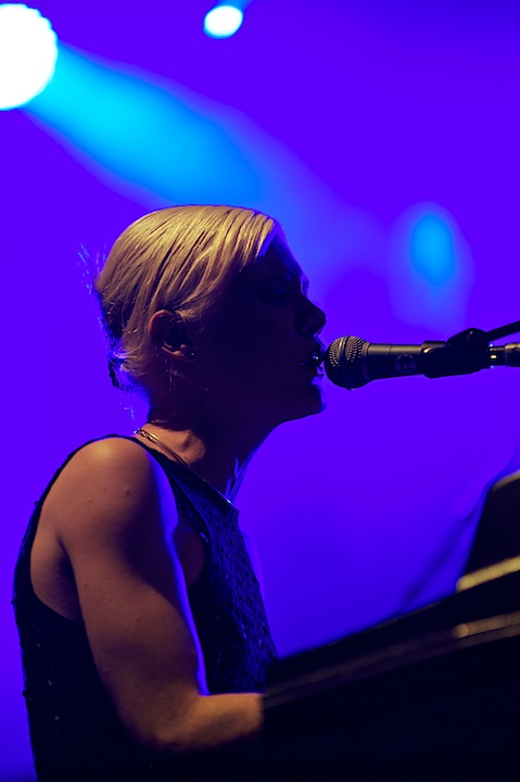 Trixie Whitley Genk on Stage 2013, picture 9, photographed by James Van Roosbroeck - FrontView Magazine