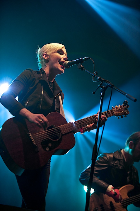 Trixie Whitley Genk on Stage 2013, picture 16, photographed by James Van Roosbroeck - FrontView Magazine