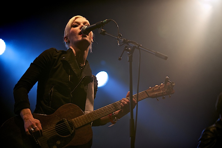 Trixie Whitley Genk on Stage 2013, picture 18, photographed by James Van Roosbroeck - FrontView Magazine