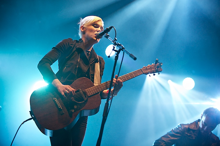 Trixie Whitley Genk on Stage 2013, picture 20, photographed by James Van Roosbroeck - FrontView Magazine