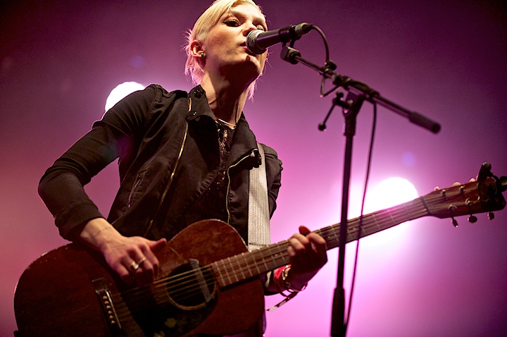 Trixie Whitley Genk on Stage 2013, picture 21, photographed by James Van Roosbroeck - FrontView Magazine