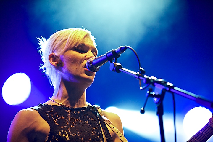 Trixie Whitley Genk on Stage 2013, picture 23, photographed by James Van Roosbroeck - FrontView Magazine