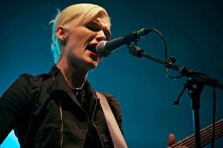 Trixie Whitley Genk on Stage 2013, picture 26, photographed by James Van Roosbroeck - FrontView Magazine