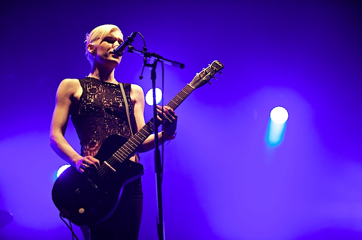 Trixie Whitley Genk on Stage 2013, picture 28, photographed by James Van Roosbroeck - FrontView Magazine