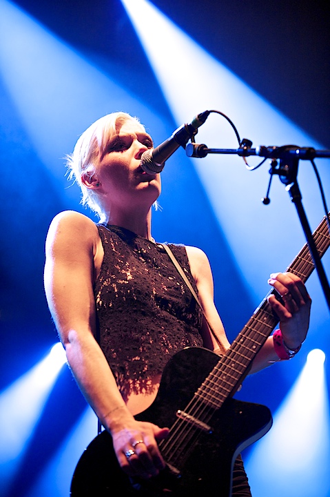Trixie Whitley Genk on Stage 2013, picture 30, photographed by James Van Roosbroeck - FrontView Magazine