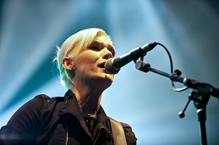 Trixie Whitley Genk on Stage 2013, picture 31, photographed by James Van Roosbroeck - FrontView Magazine